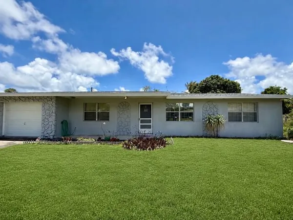 $347,000 | 717 Southeast Alamanda Circle, Stuart, FL 34996