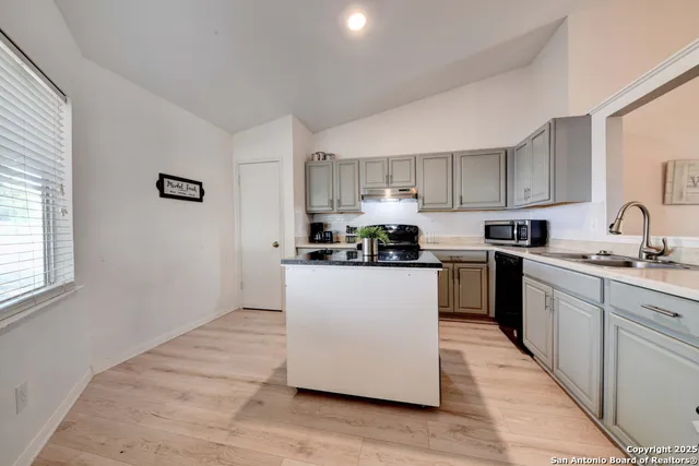 $1,800 | 8132 Pioneer Oak, Converse, TX 78109