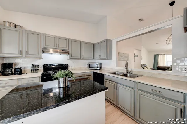 $1,800 | 8132 Pioneer Oak, Converse, TX 78109