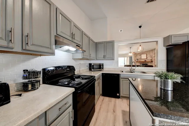 $1,800 | 8132 Pioneer Oak, Converse, TX 78109