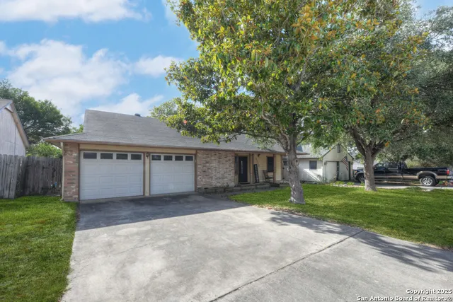 $1,800 | 8132 Pioneer Oak, Converse, TX 78109