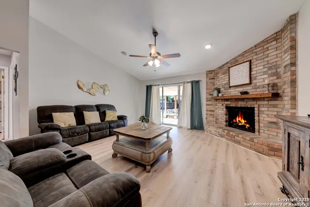 $1,800 | 8132 Pioneer Oak, Converse, TX 78109