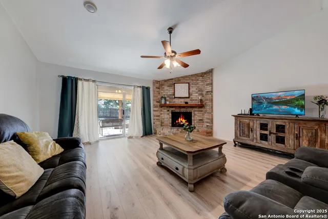 $1,800 | 8132 Pioneer Oak, Converse, TX 78109