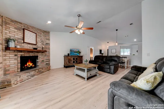 $1,800 | 8132 Pioneer Oak, Converse, TX 78109