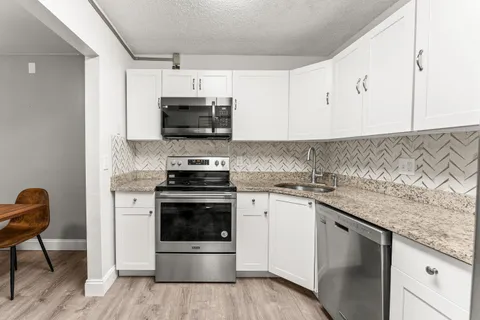 $259,900 | 508 Shady Pine Way, Unit D2, Greenacres, FL 33415