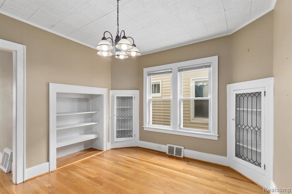 1347 Wayburn Street Grosse Pointe, MI 48230 - Photo 6 of 32