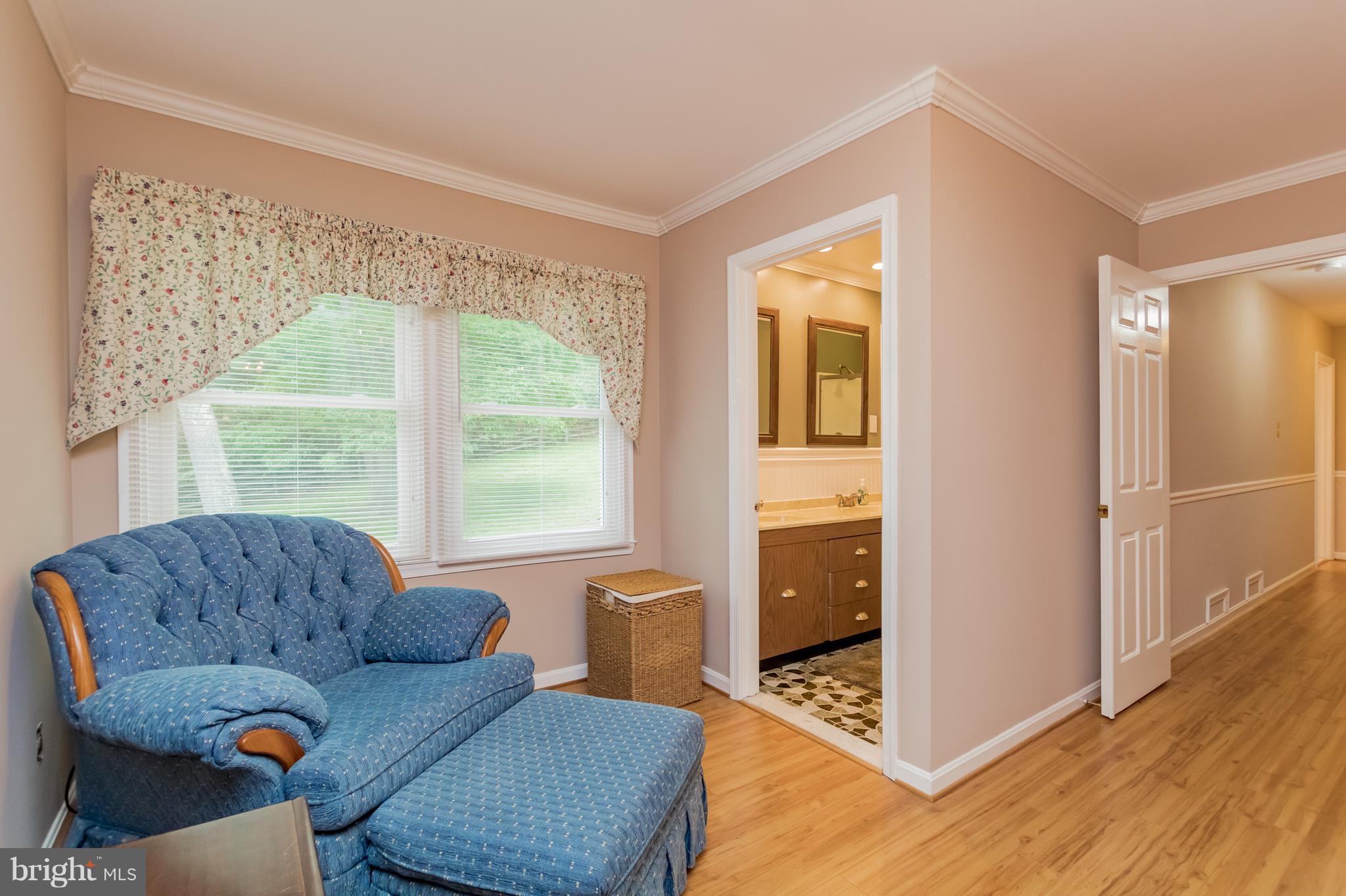 1102 Temfield Road Towson, MD 21286 - Photo 17 of 30 Sitting area