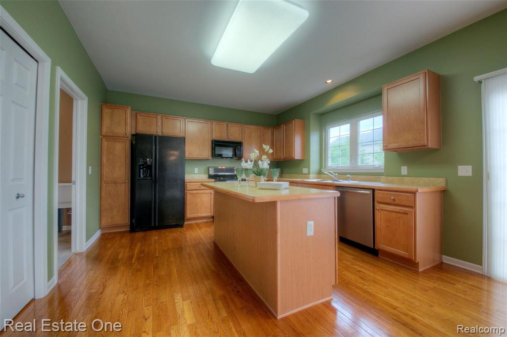 4293 Merriman Loop Howell, MI 48843 - Photo 15 of 34
