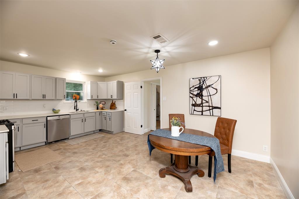 1413 Hill Street Grapevine, TX 76051 - Photo 4 of 17