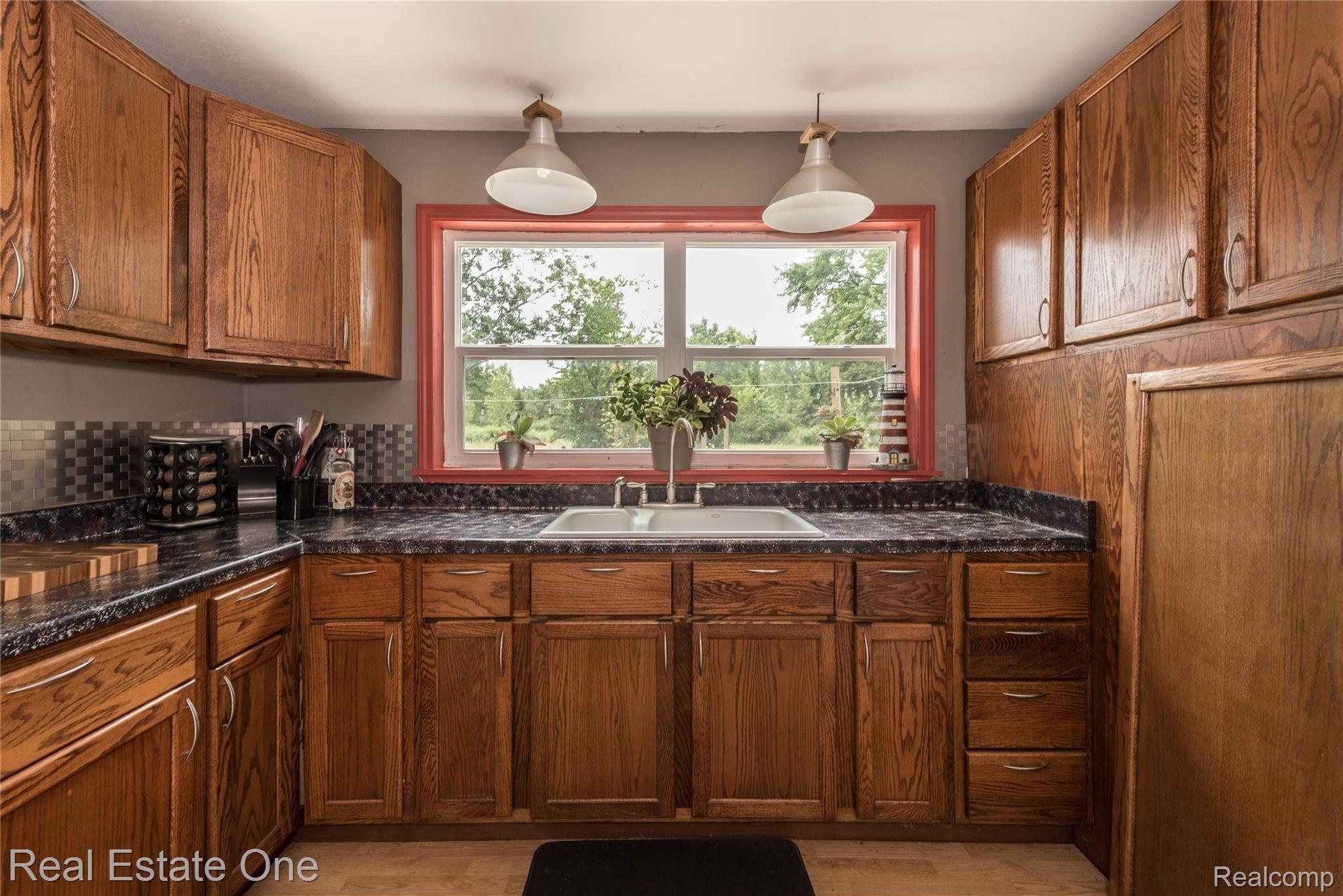 487 Henderson Road Howell, MI 48855 - Photo 9 of 27 Kitchen