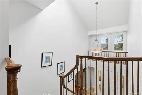 $1,249,000 | 10 Weatherstone Way, Smithtown, NY 11787