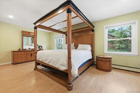 $1,249,000 | 10 Weatherstone Way, Smithtown, NY 11787