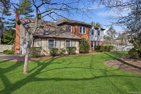$1,249,000 | 10 Weatherstone Way, Smithtown, NY 11787