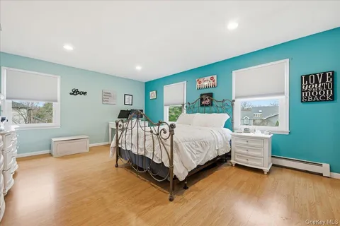 $1,249,000 | 10 Weatherstone Way, Smithtown, NY 11787