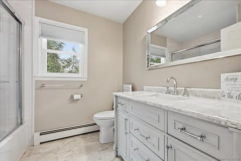$1,249,000 | 10 Weatherstone Way, Smithtown, NY 11787