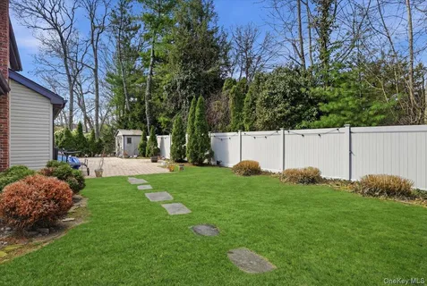 $1,249,000 | 10 Weatherstone Way, Smithtown, NY 11787