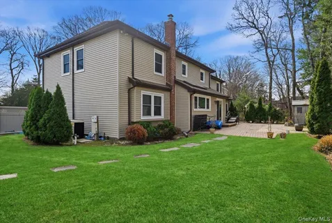 $1,249,000 | 10 Weatherstone Way, Smithtown, NY 11787