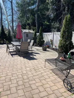 $1,249,000 | 10 Weatherstone Way, Smithtown, NY 11787