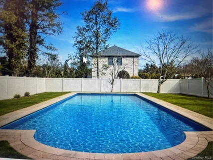 $1,249,000 | 10 Weatherstone Way, Smithtown, NY 11787