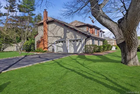 $1,249,000 | 10 Weatherstone Way, Smithtown, NY 11787