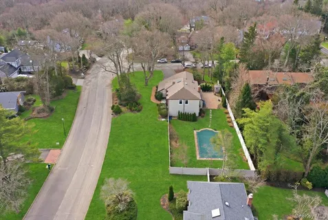 $1,249,000 | 10 Weatherstone Way, Smithtown, NY 11787