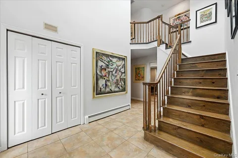 $1,249,000 | 10 Weatherstone Way, Smithtown, NY 11787