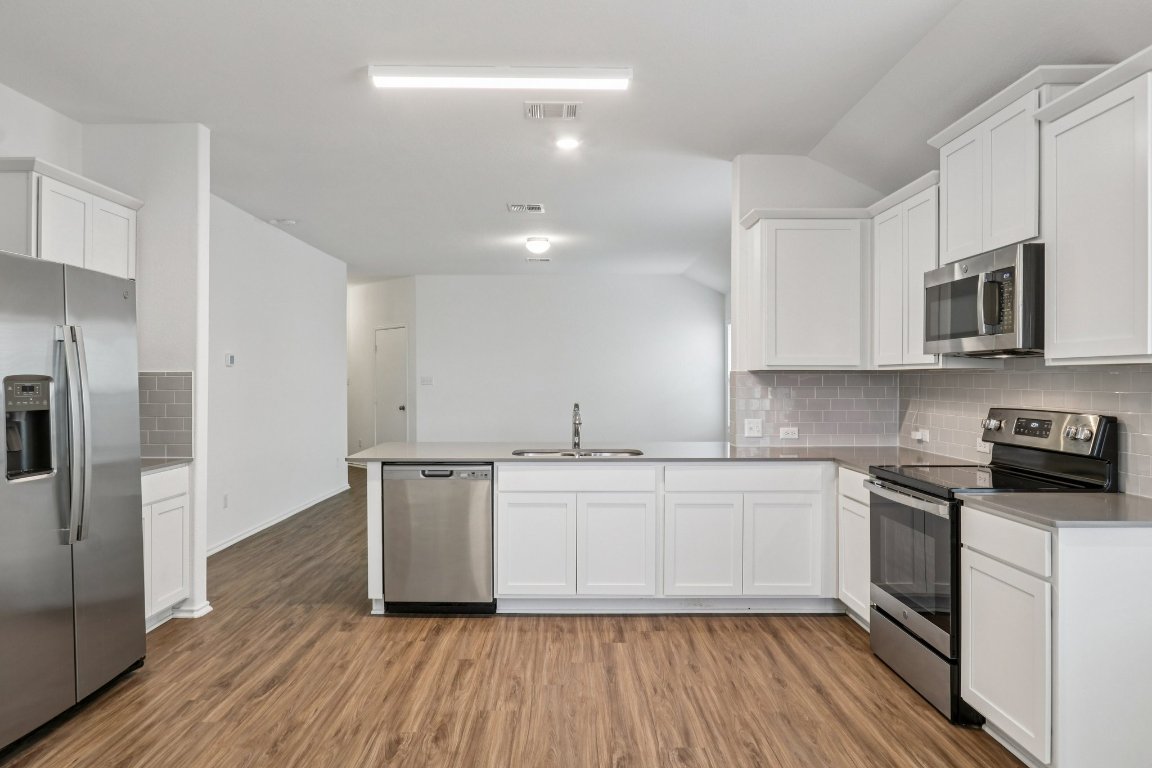 240 Line Of Fire Way Jarrell, TX 76537 - Photo 14 of 33 Kitchen