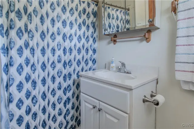 $519,900 | 17619 Hy Knoll Drive, Hounsfield, NY 13685