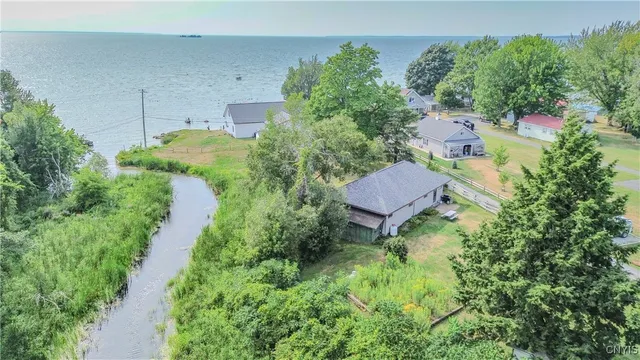 $519,900 | 17619 Hy Knoll Drive, Hounsfield, NY 13685