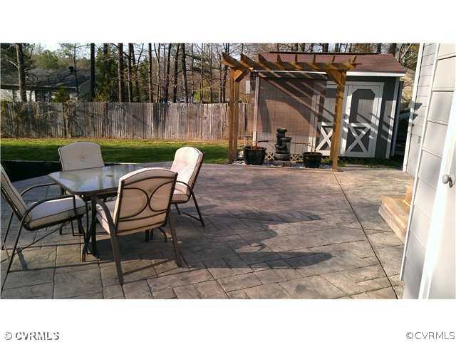 3114 Shiloh Church Road Midlothian, VA 23112 - Photo 23 of 24 a backyard of a house with table and chairs