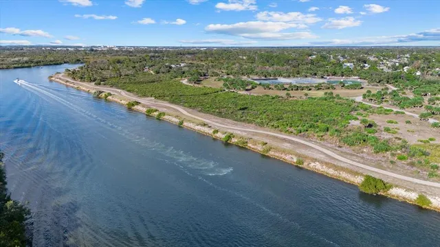 $369,500 | 2701 Shamrock Drive, Venice, FL 34293