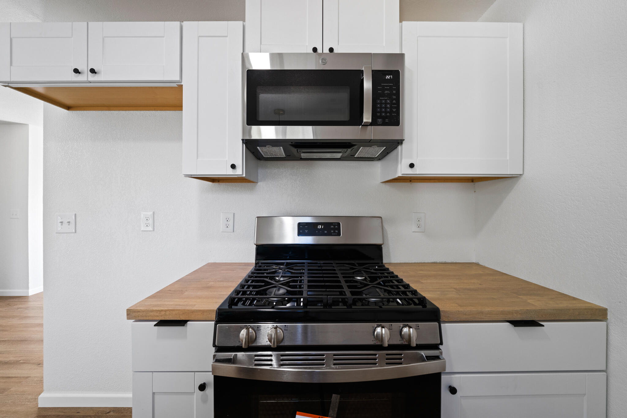 1430 Franzel Road Red Bluff, CA 96080 - Photo 8 of 27 a stove top oven sitting inside of a kitchen