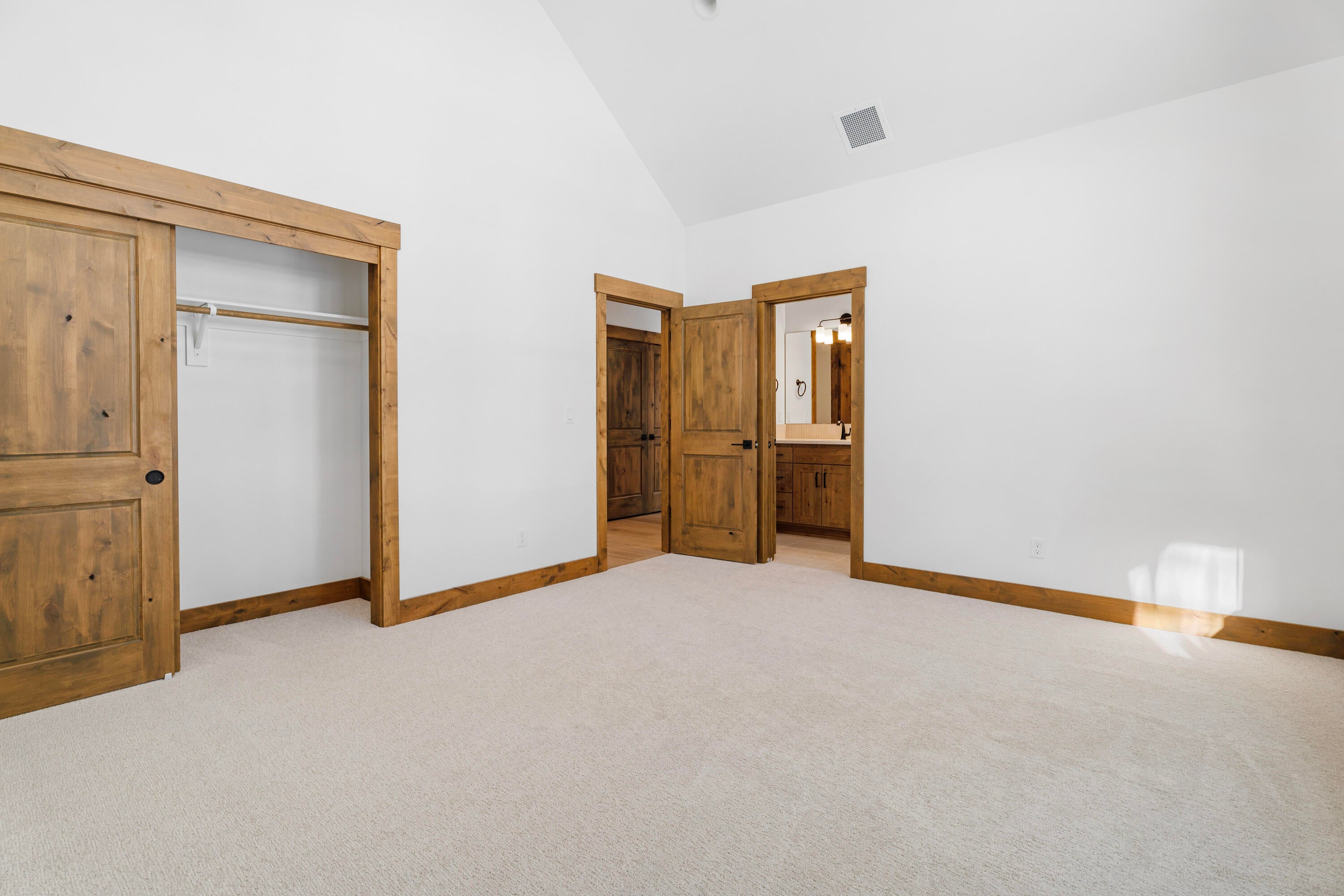 17815 Preservation Loop, Unit 459 Bend, OR 97707 - Photo 30 of 53 En-Suite