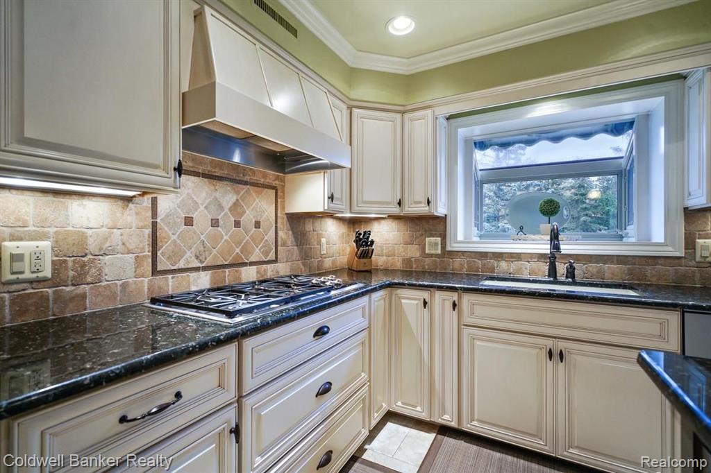 1989 Mapleridge Road Rochester Hills, MI 48309 - Photo 11 of 50