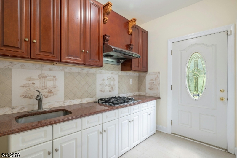 6 Hyer Farm Road Roseland, NJ 07068 - Photo 10 of 23