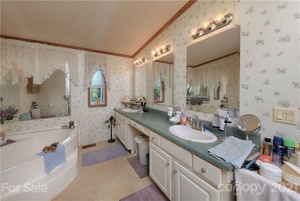 255 Cornwall Road Harmony, NC 28634 - Photo 11 of 40 Gallery Image 11