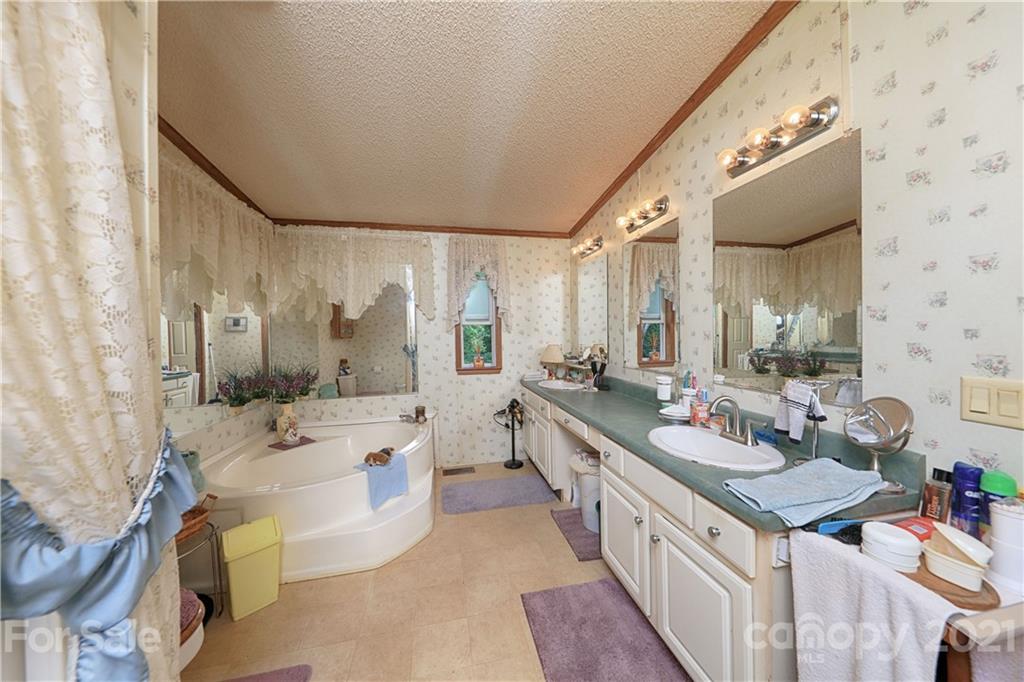 255 Cornwall Road Harmony, NC 28634 - Photo 9 of 40 Gallery Image 9