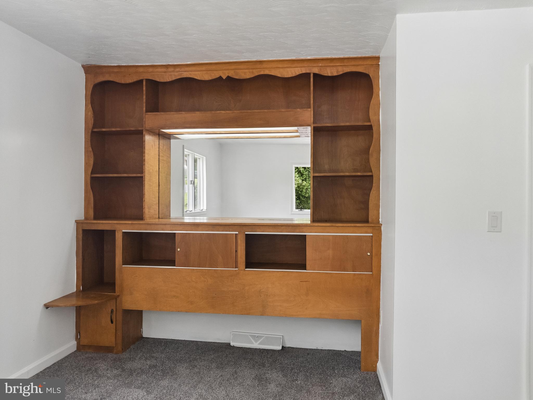 2210 Berkshire Road Lancaster, PA 17603 - Photo 12 of 29 Built-Ins