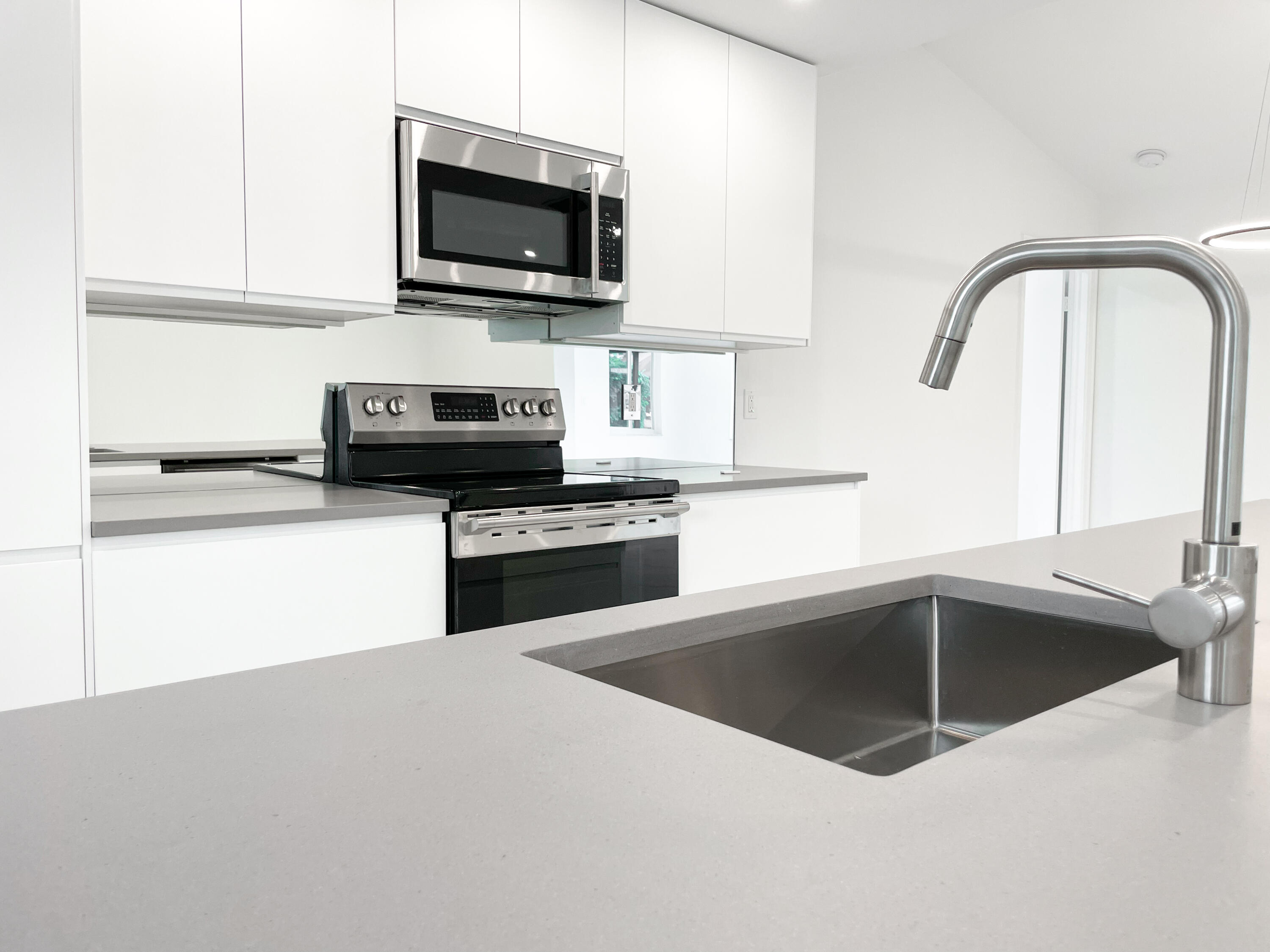19446 Colorado Circle Boca Raton, FL 33434 - Photo 11 of 45 Kitchen Island