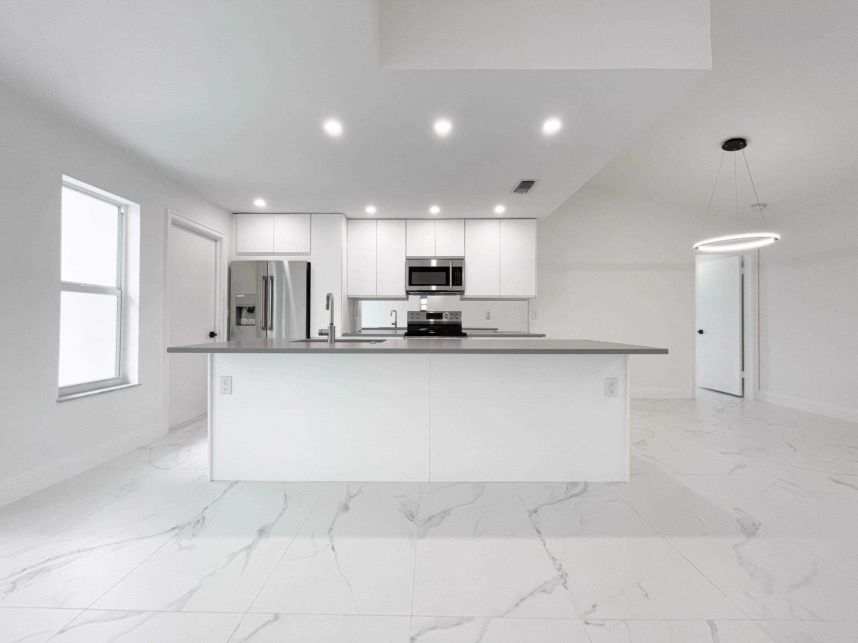 19446 Colorado Circle Boca Raton, FL 33434 - Photo 3 of 45 Kitchen