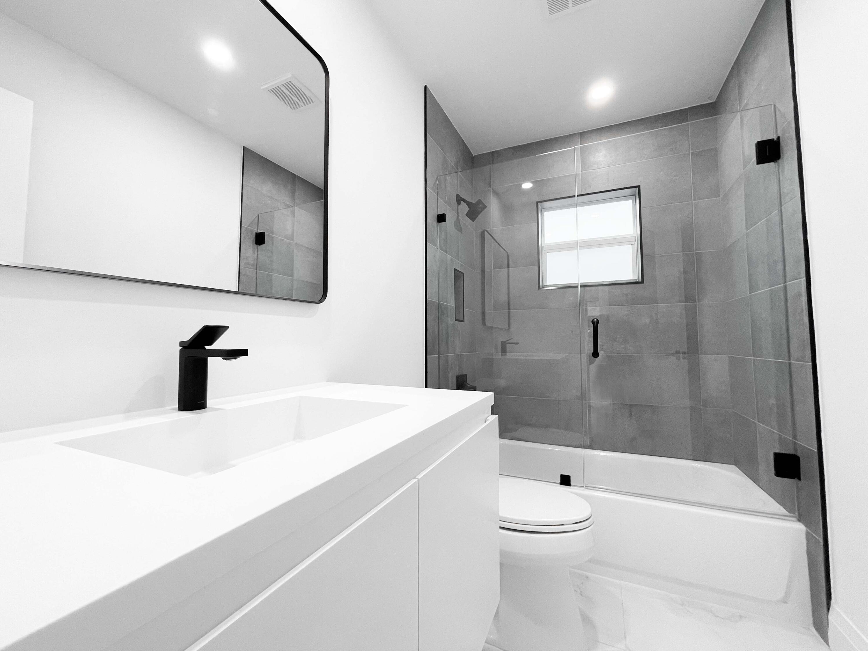 19446 Colorado Circle Boca Raton, FL 33434 - Photo 31 of 45 2nd Bathroom