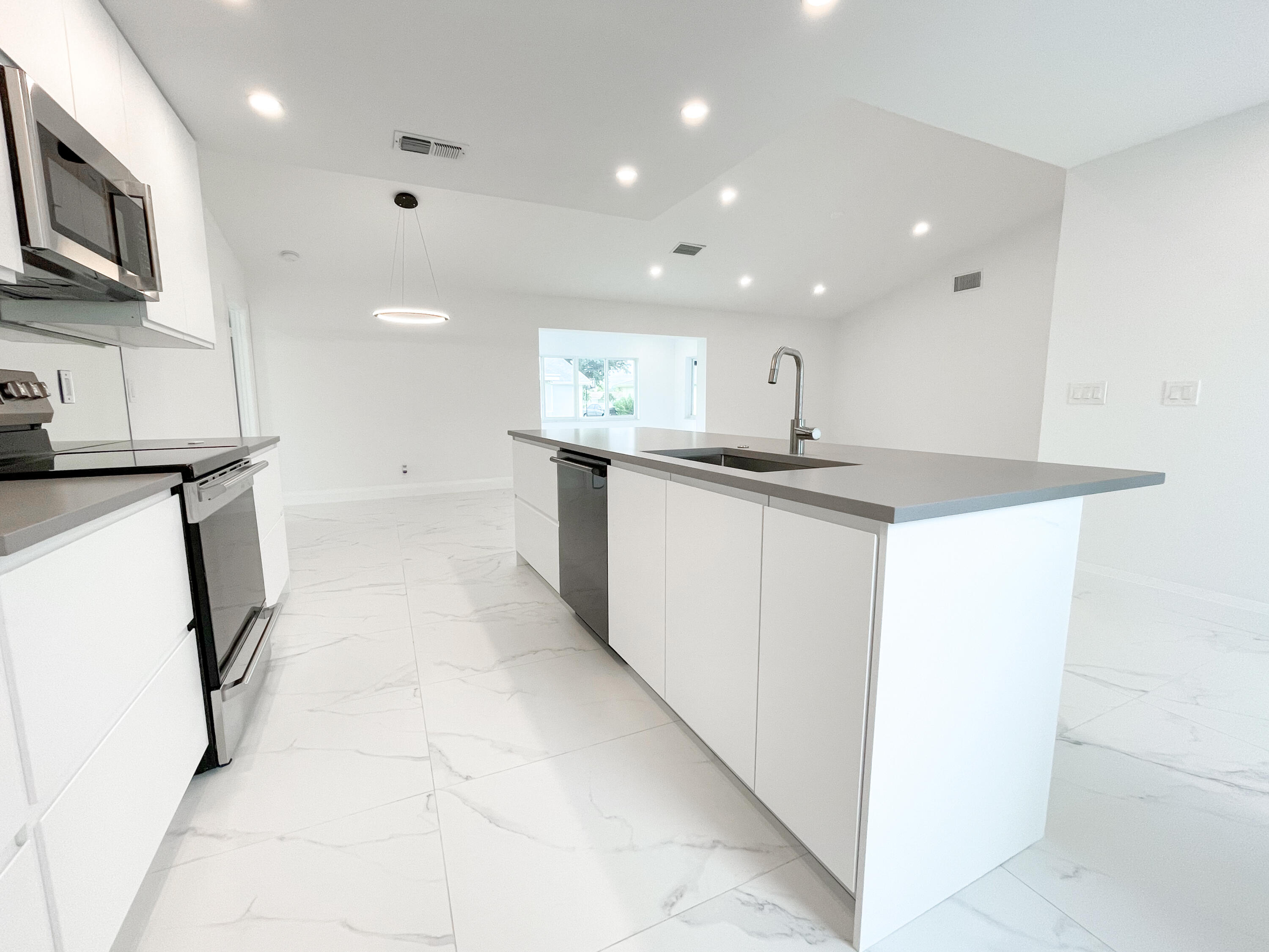 19446 Colorado Circle Boca Raton, FL 33434 - Photo 8 of 45 Kitchen