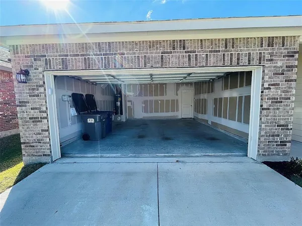 $1,895 | 743 Camden Drive, Lavon, TX 75166