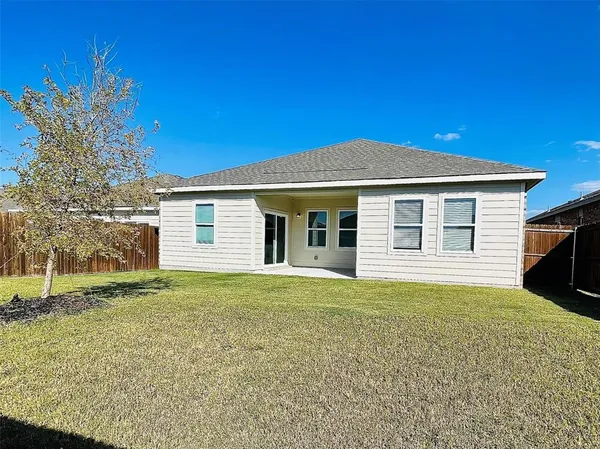 $1,895 | 743 Camden Drive, Lavon, TX 75166