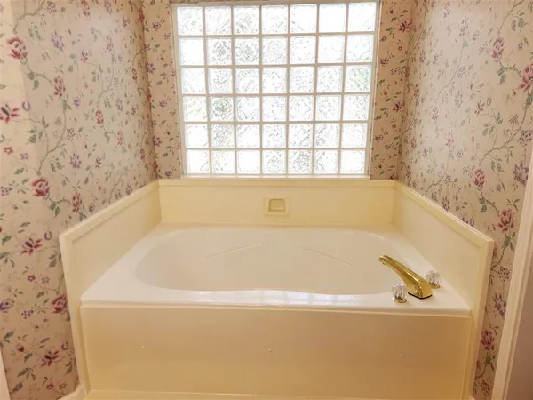 $389,000 | 4215 West Jevon Lane, Lake Charles, LA 70605