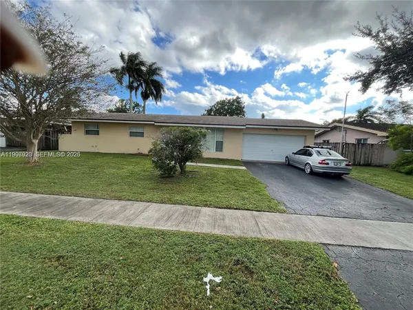 $610,000 | 7200 Northwest 10th Place, Plantation, FL 33313
