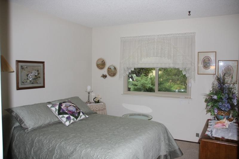 8891 Simmons Road Redding, CA 96001 - Photo 11 of 25 IMG_6942 (800x533)