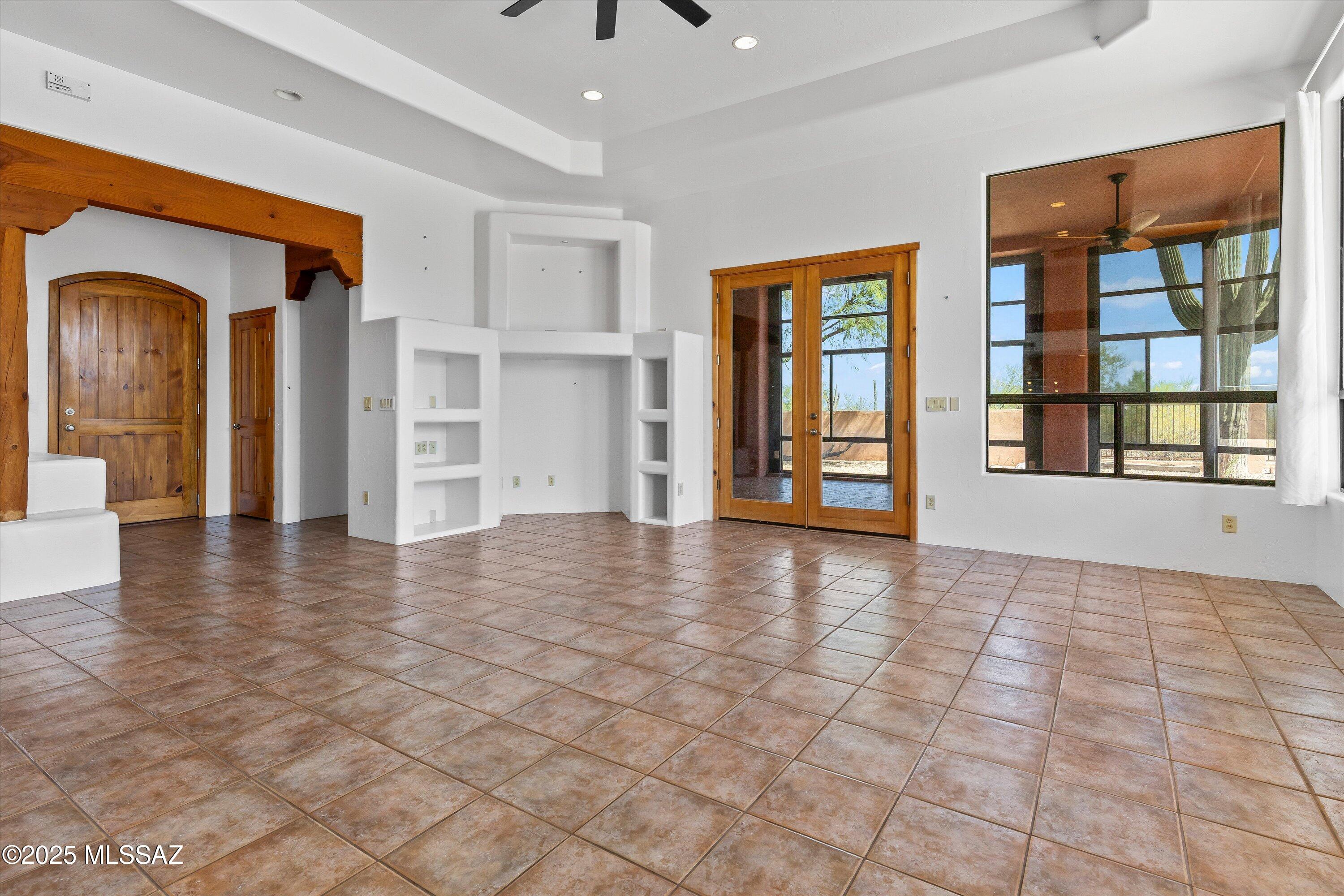 6200 North Abington Road Tucson, AZ 85743 - Photo 6 of 40 08-Living Area