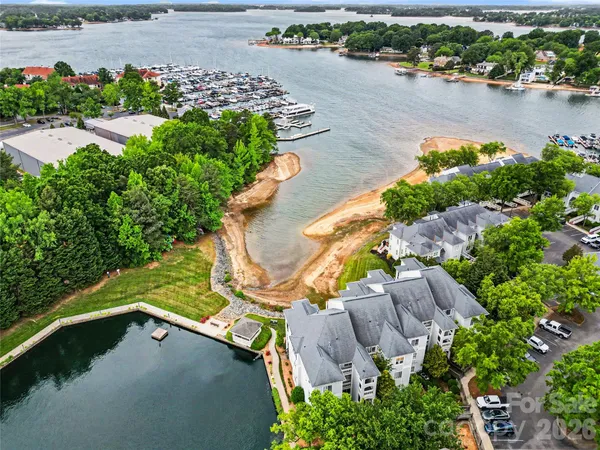 $625,000 | 18726 Nautical Drive, Unit 104, Cornelius, NC 28031