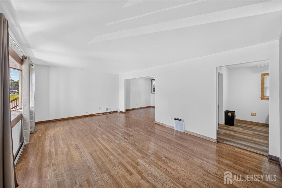204 Marlin Road Fords, NJ 08863 - Photo 4 of 28 Gallery Image 4